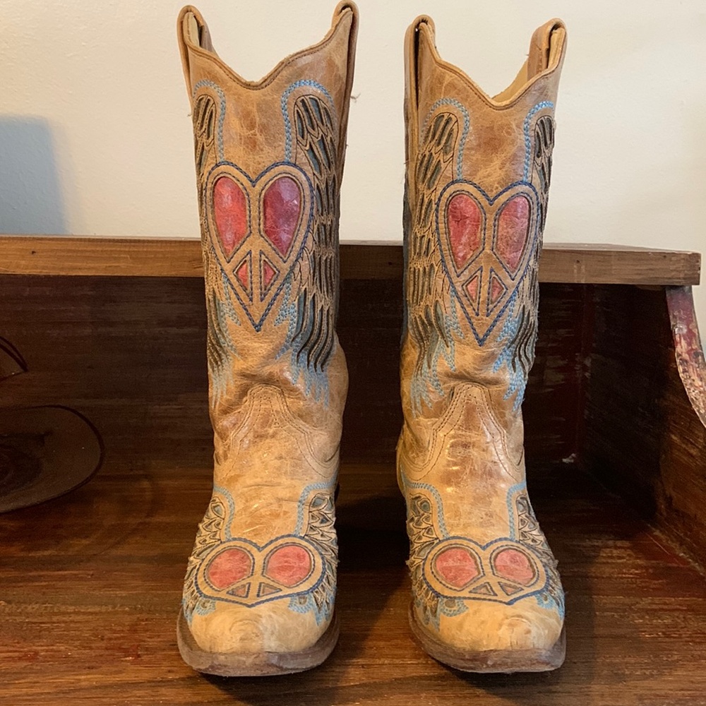 Corral boots peace heart,heels have to be fixed size 7